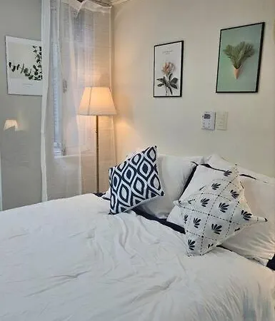 7 Minutes From Apgujeong Station, Gangnam Rodeo, Garosu-Gil, Luxury Street Apartment