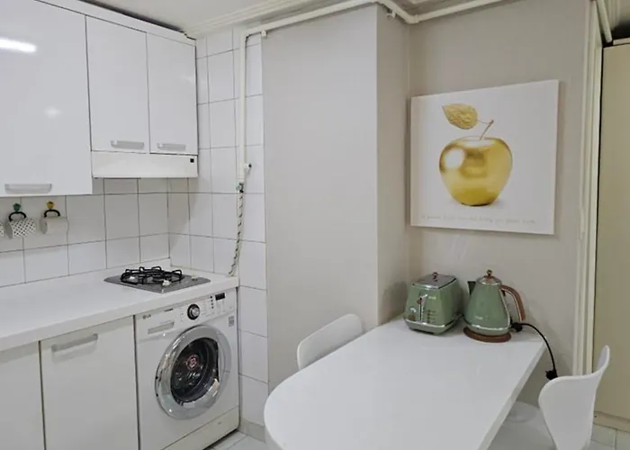 7 Minutes From Apgujeong Station, Gangnam Rodeo, Garosu-gil, Luxury Street Appartement